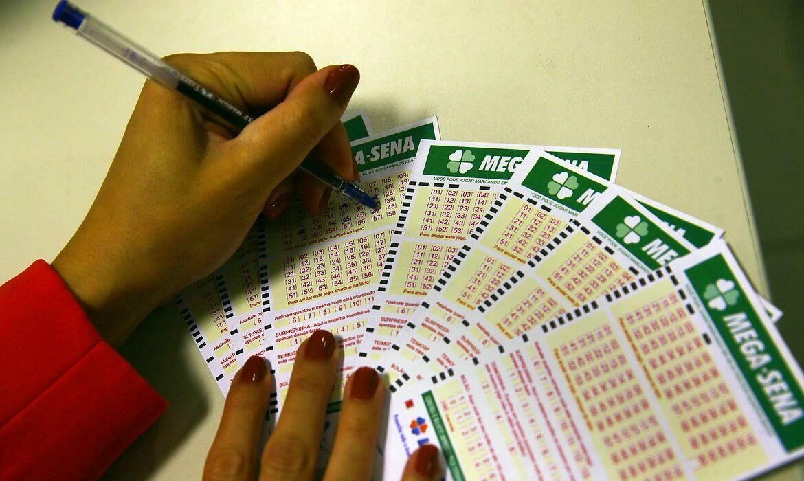 Imagem de compartilhamento para o artigo Com prêmio de 42 milhões de reais, Mega-Sena realiza sorteio do concurso 2.627 nesta quinta-feira  da MS Todo dia